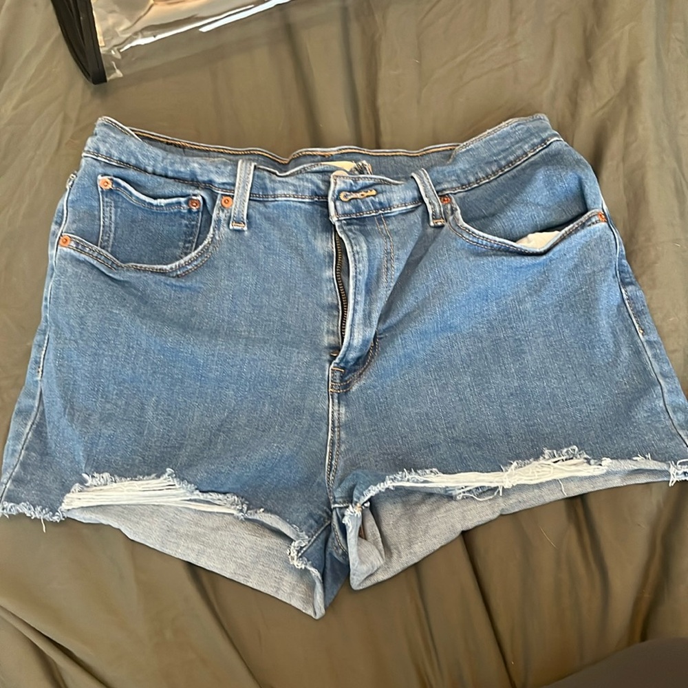 High rise shorts Levi’s size 32